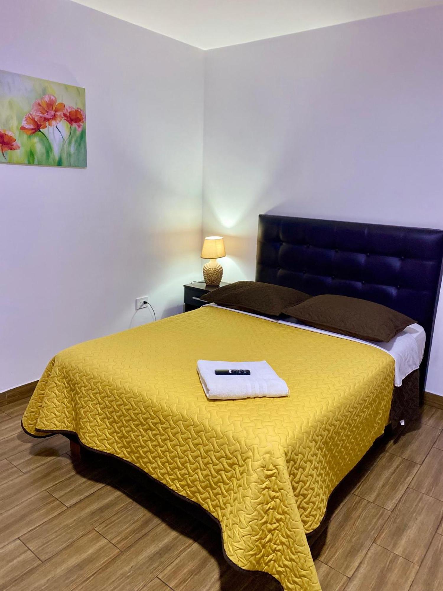 Hospedaje El Girasol Tababela Quito Eksteriør billede